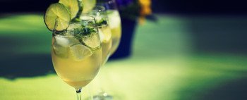 Spritz Hugo, cocktail al sambuco: l’aperitivo rinfrescante dell’estate: scopri