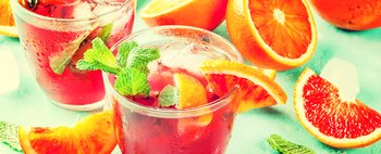 Cocktail a base di succhi di frutta a ritmo lounge con e senza alcol: scopri